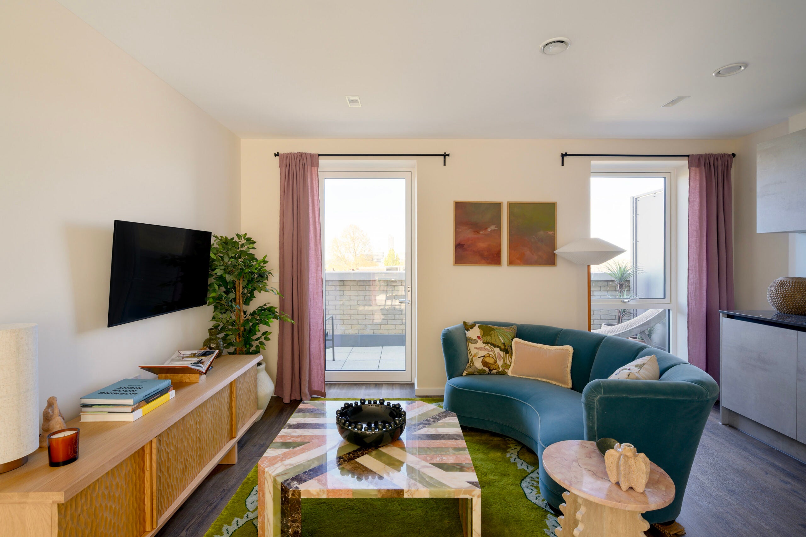 Flat Telford Road in Greater London
