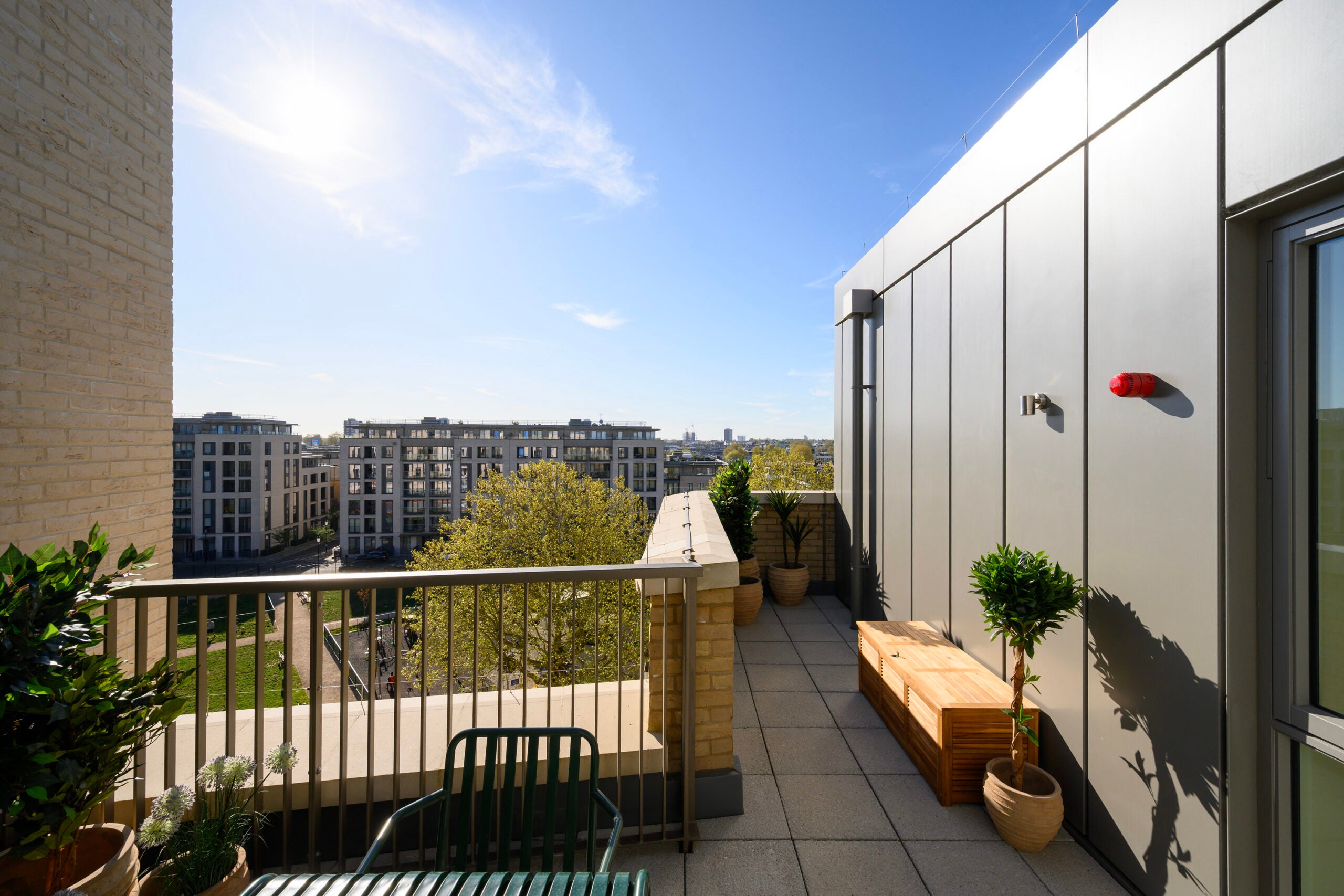 Flat Telford Road in Greater London