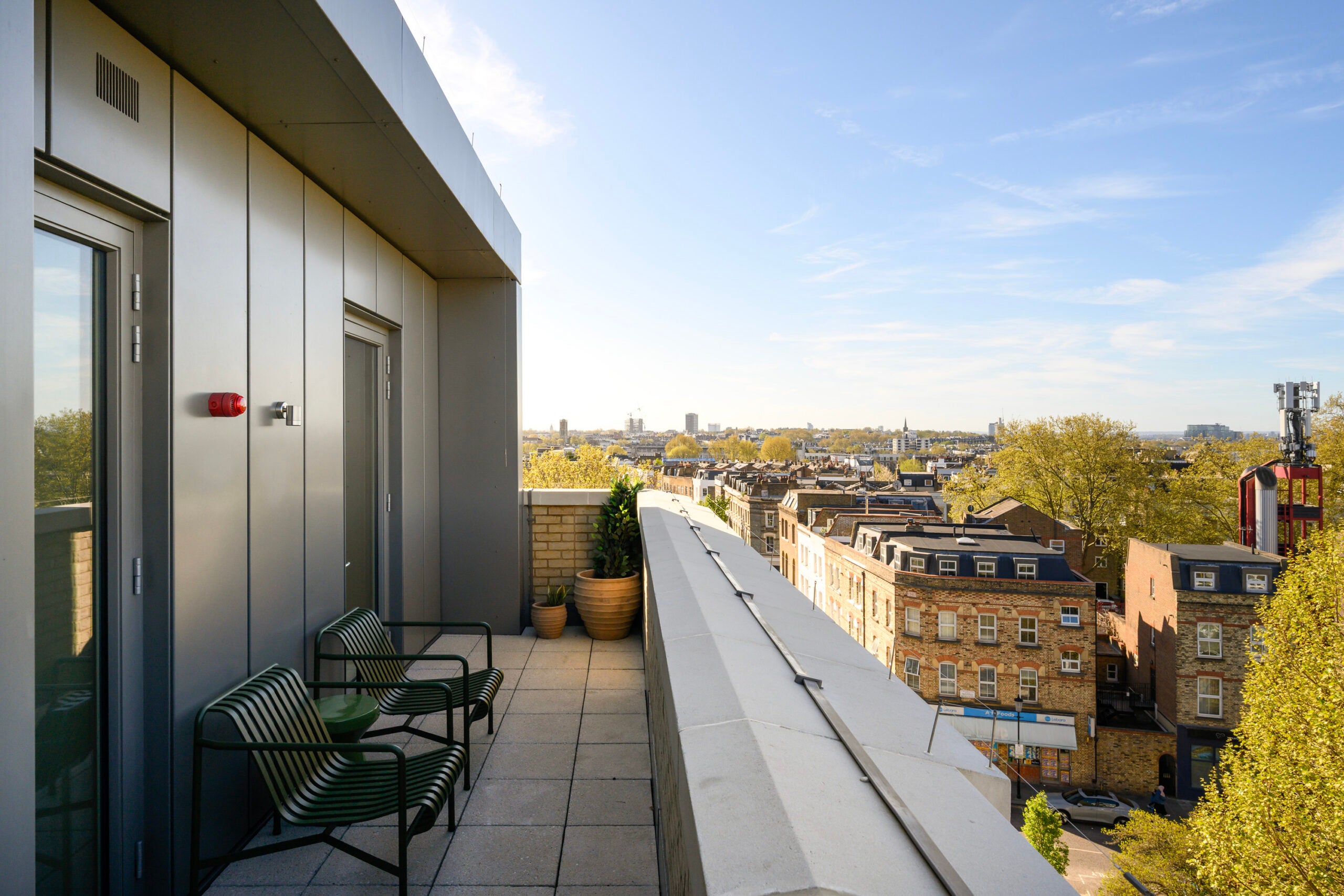 Flat Telford Road in Greater London