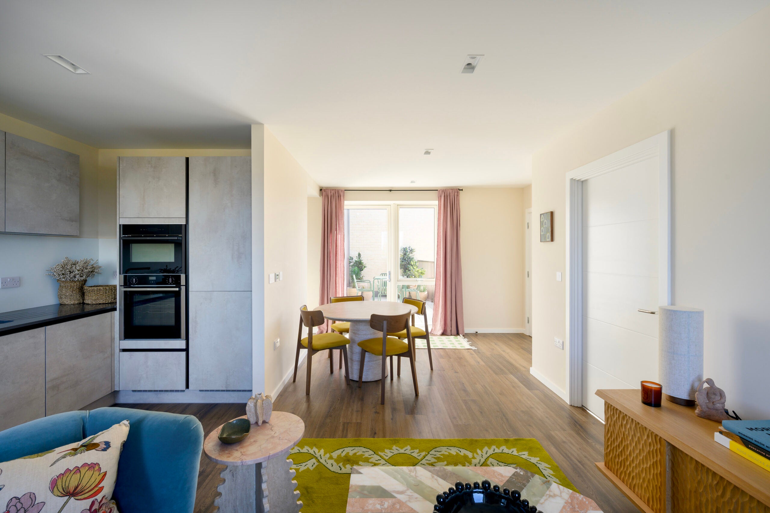 Flat Telford Road in Greater London