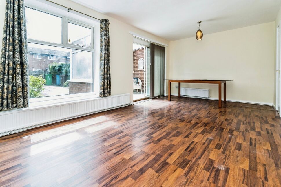 Flat Duxford Court in Poulton-With-Fearnhead