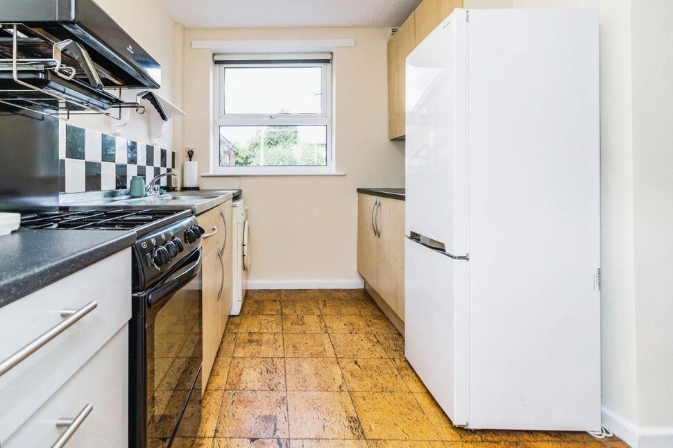 Flat Duxford Court in Poulton-With-Fearnhead