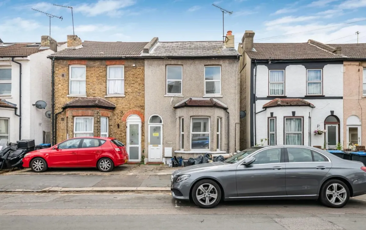 House Clarendon Road in Greater London