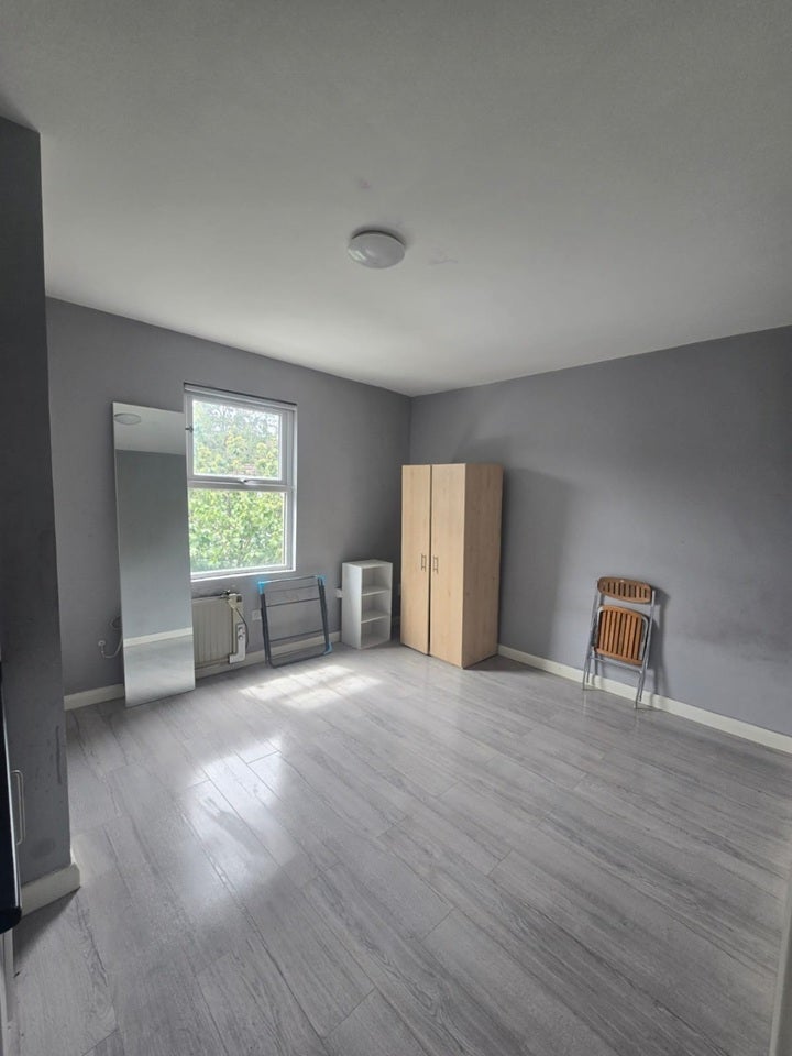 Flat Marmadon Road in Greater London
