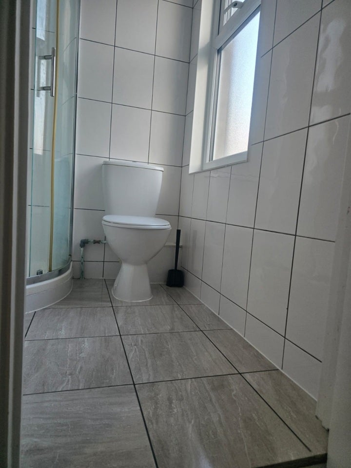 Flat Marmadon Road in Greater London