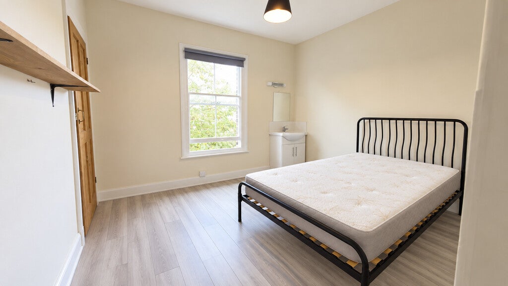 Room Hills Road in Cambridge