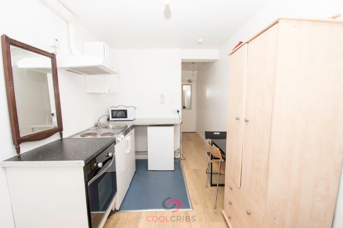 Flat Kember Street in Greater London