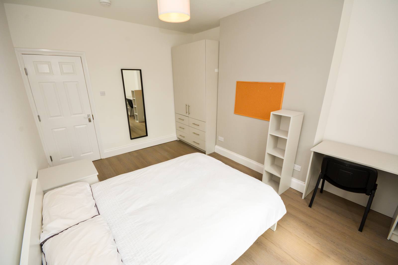 Room Holly Avenue in Newcastle upon Tyne