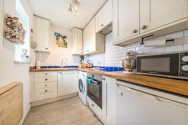 Flat Lyford Road in Greater London