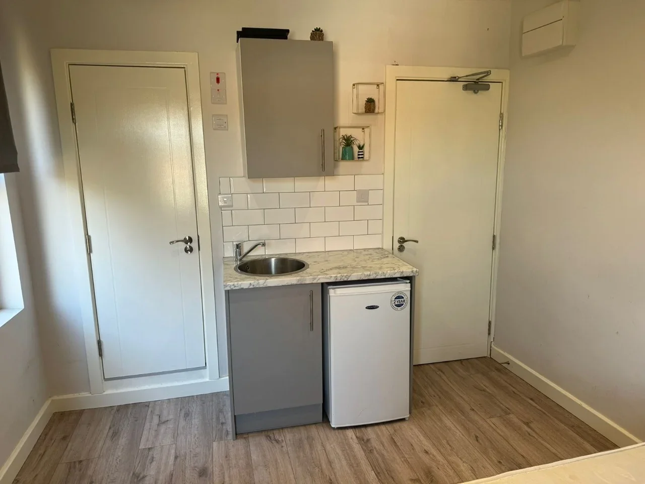 Room Bellclose Road in Greater London