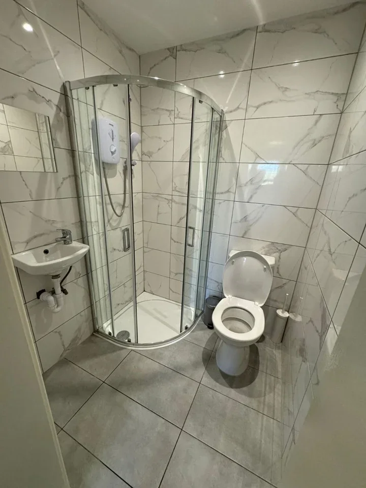 Room Bellclose Road in Greater London