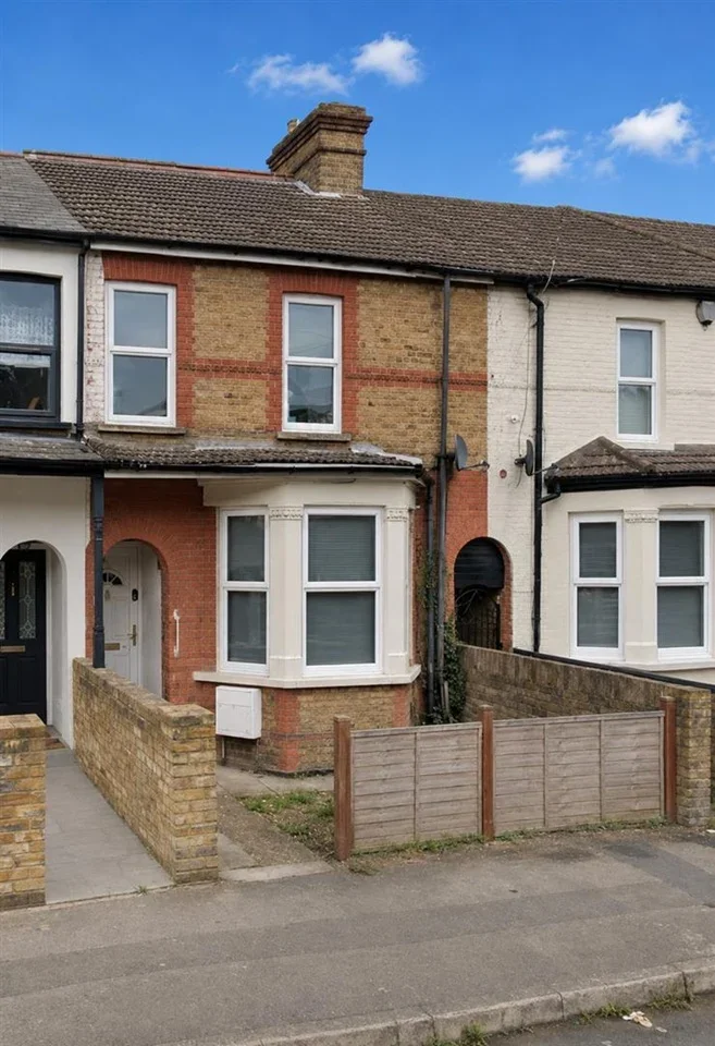 Room Bellclose Road in Greater London