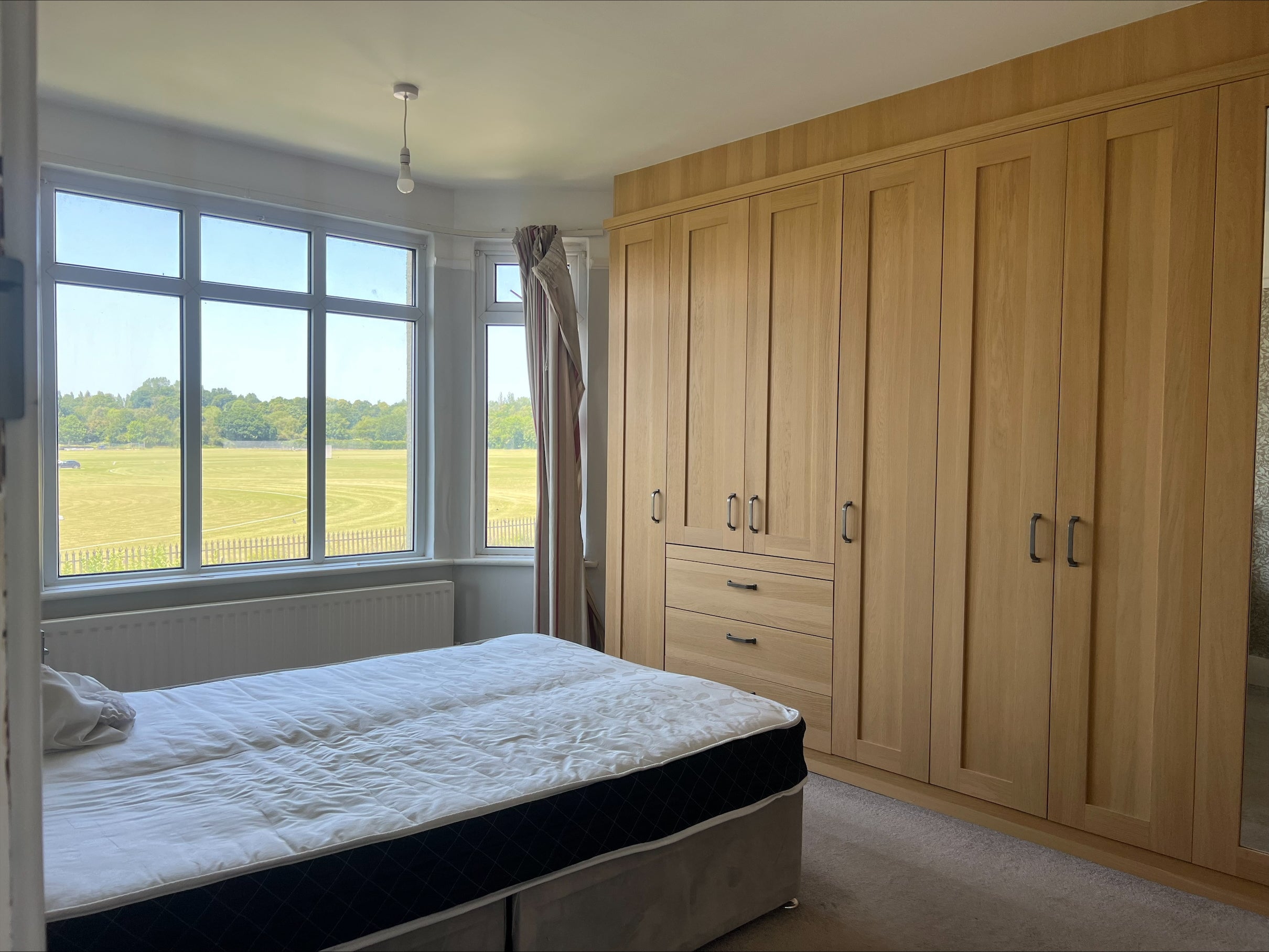 Room Southmead Road in Bristol
