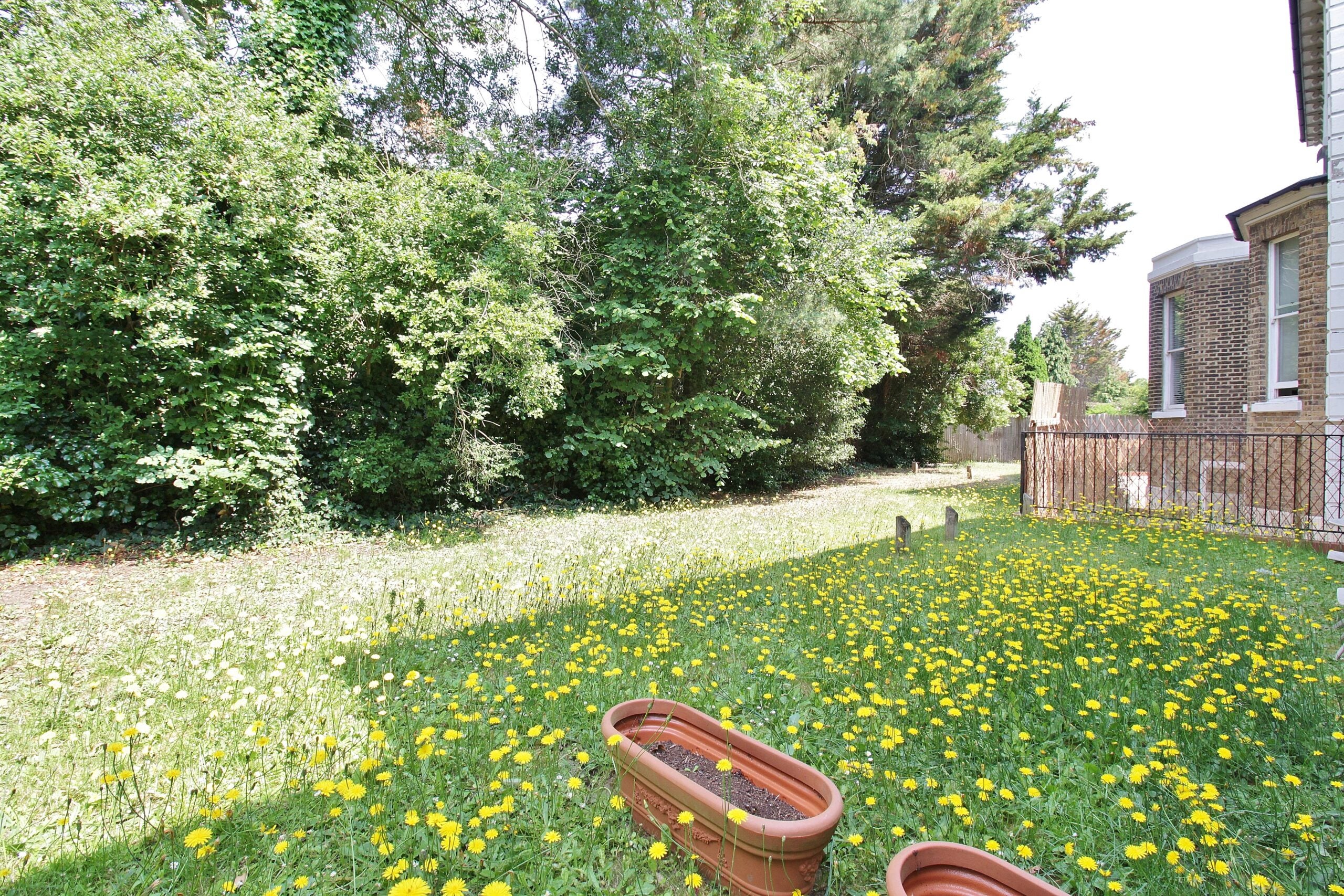 Flat Woodlands Road in Greater London