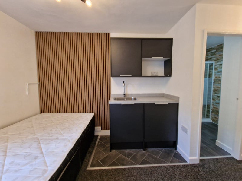 Room Lonsdale Street in Stoke-on-Trent