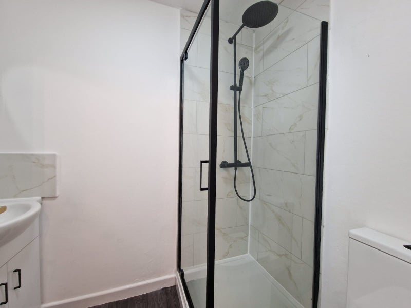 Room Lonsdale Street in Stoke-on-Trent