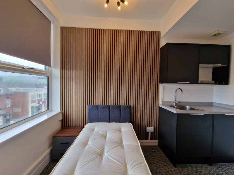 Room Lonsdale Street in Stoke-on-Trent