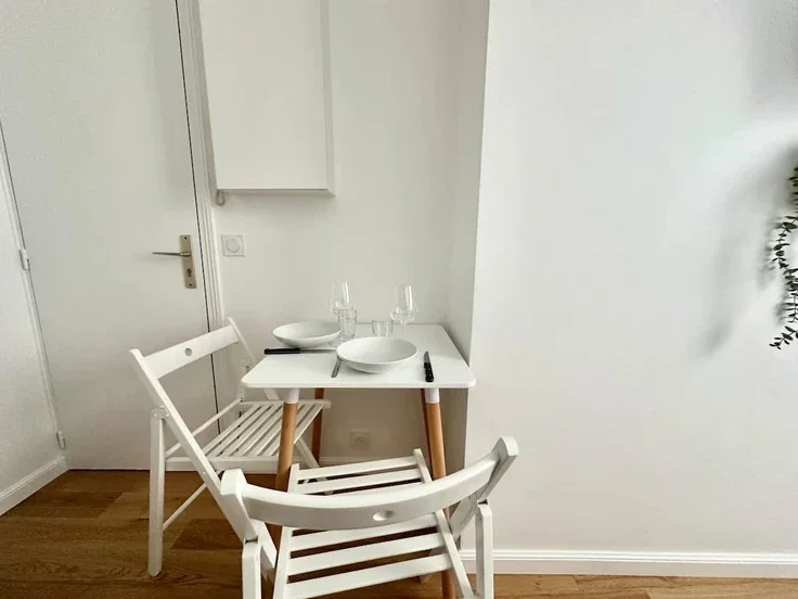 Flat Passage Cardinet in Paris