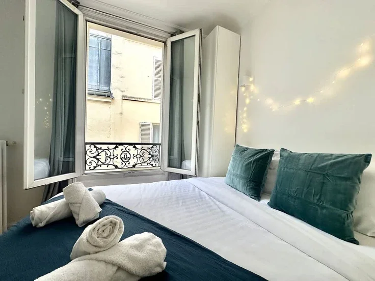 Flat Passage Cardinet in Paris