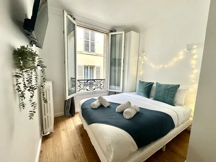 Flat Passage Cardinet in Paris
