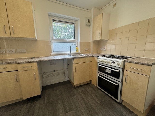 Flat Thurcaston Road in Leicester