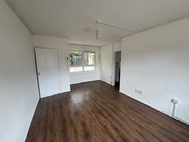 Flat Thurcaston Road in Leicester