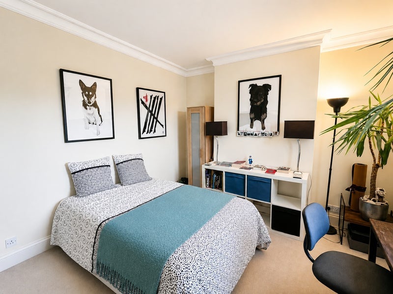 Room Woodlawn Road in Greater London