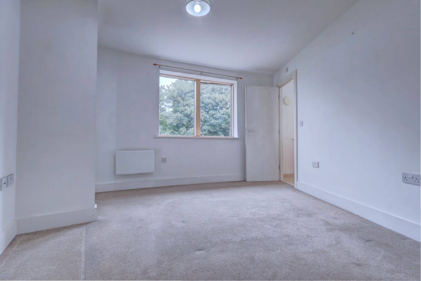 Flat Ryemead Way in High Wycombe Community Board