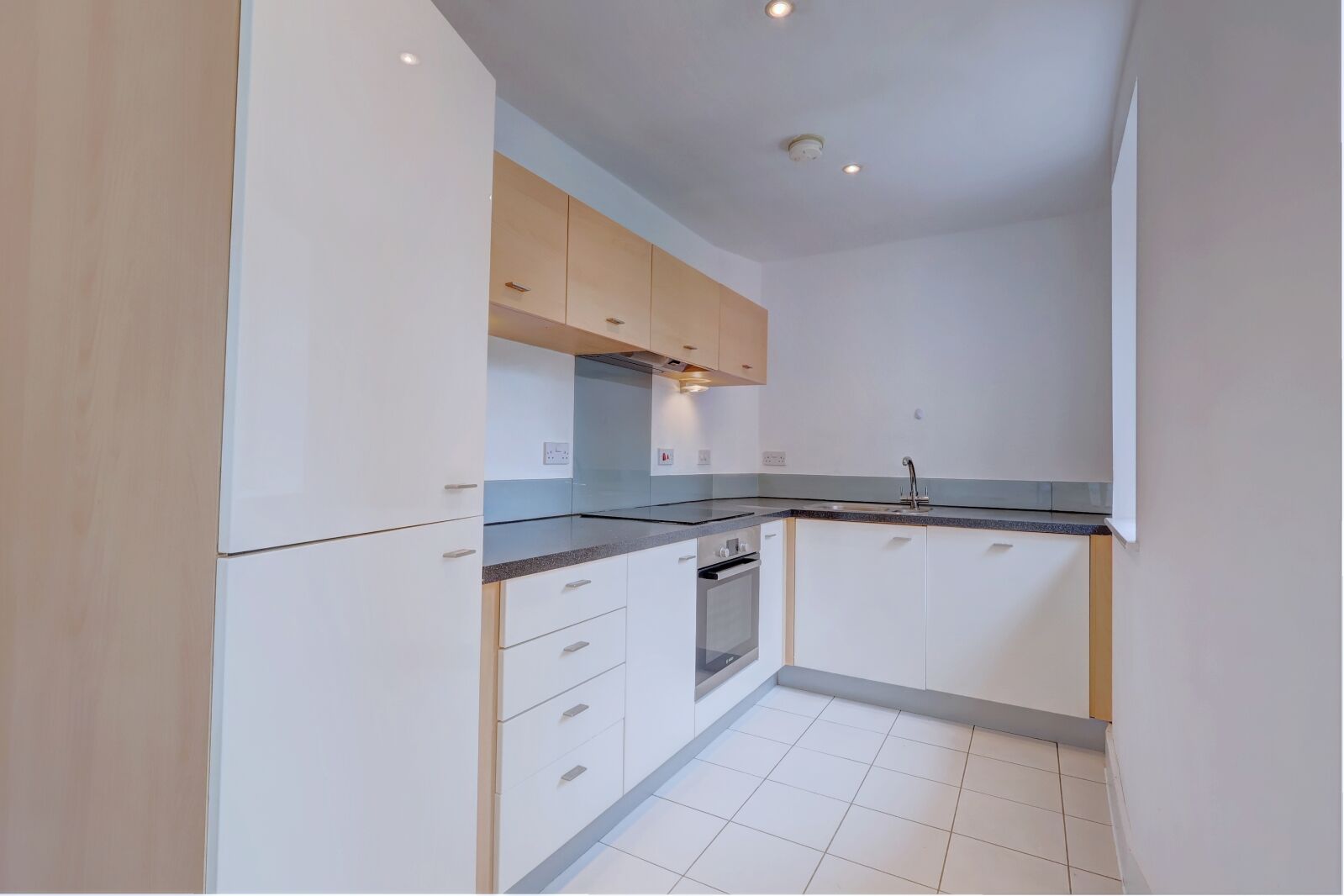 Flat Ryemead Way in High Wycombe Community Board