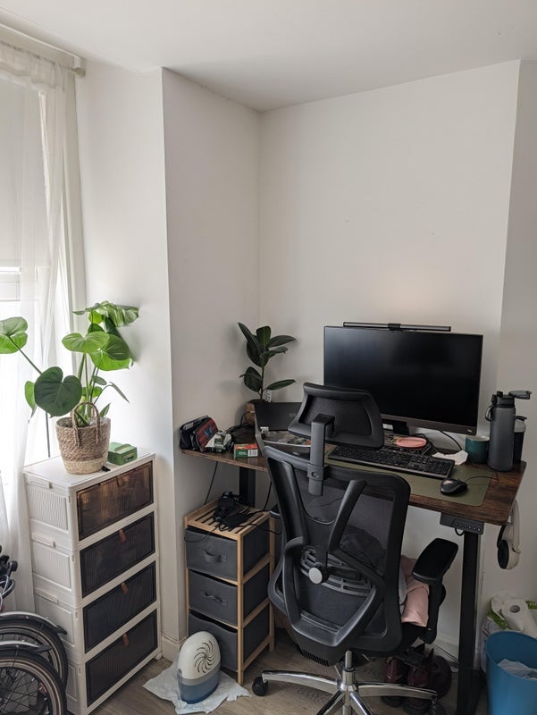 Room Haydons Road in Greater London