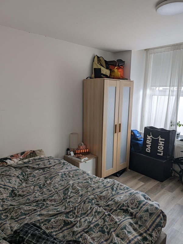 Room Haydons Road in Greater London