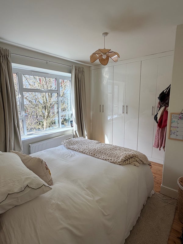 Room Avenell Road in Greater London