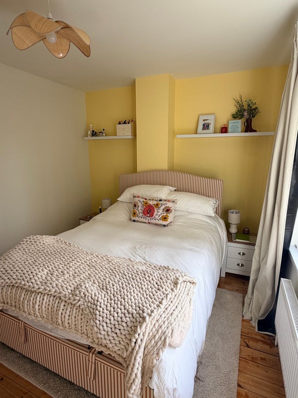 Room Avenell Road in Greater London