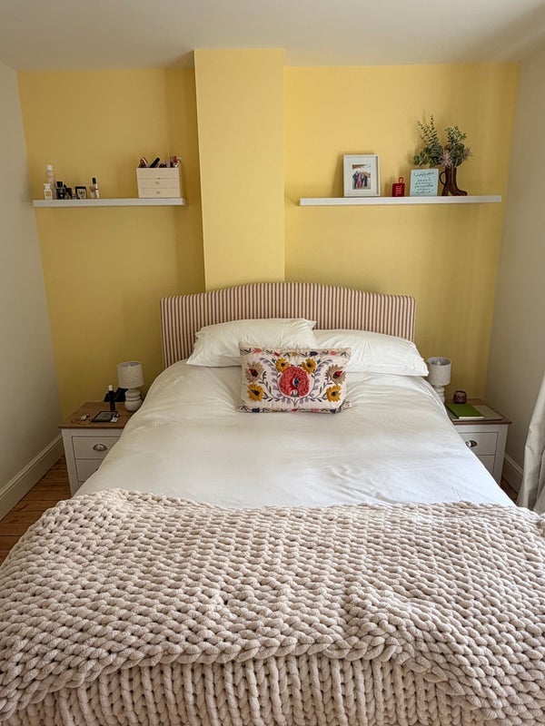 Room Avenell Road in Greater London