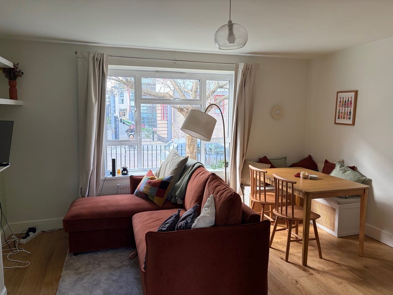 Room Avenell Road in Greater London