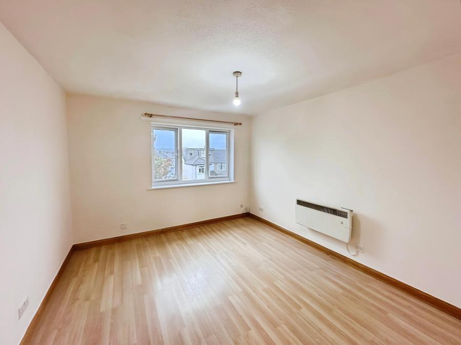 Flat Bishopscote Road in Luton