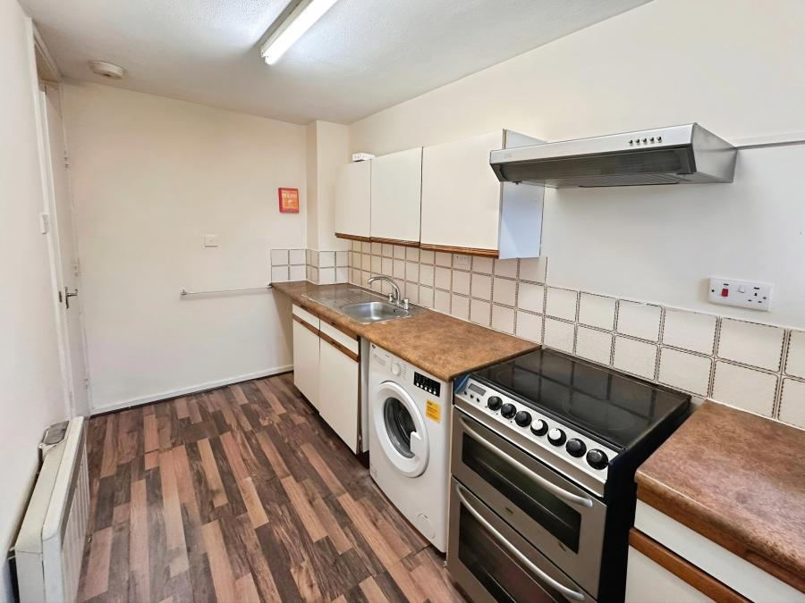 Flat Bishopscote Road in Luton