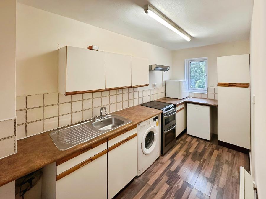 Flat Bishopscote Road in Luton