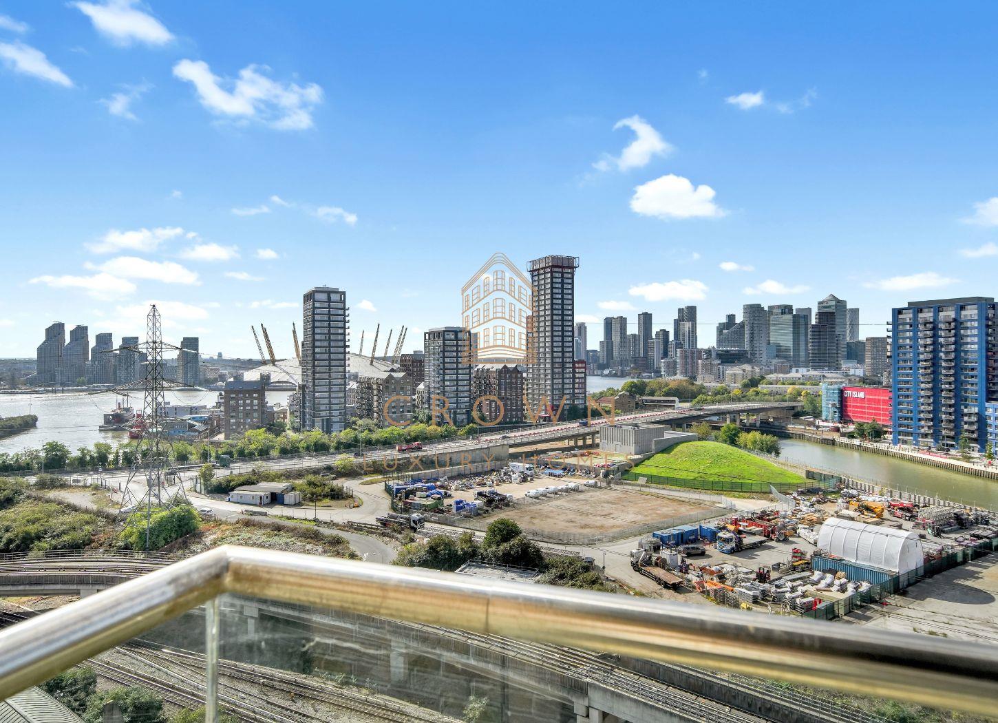 Flat Silvertown Way in Greater London