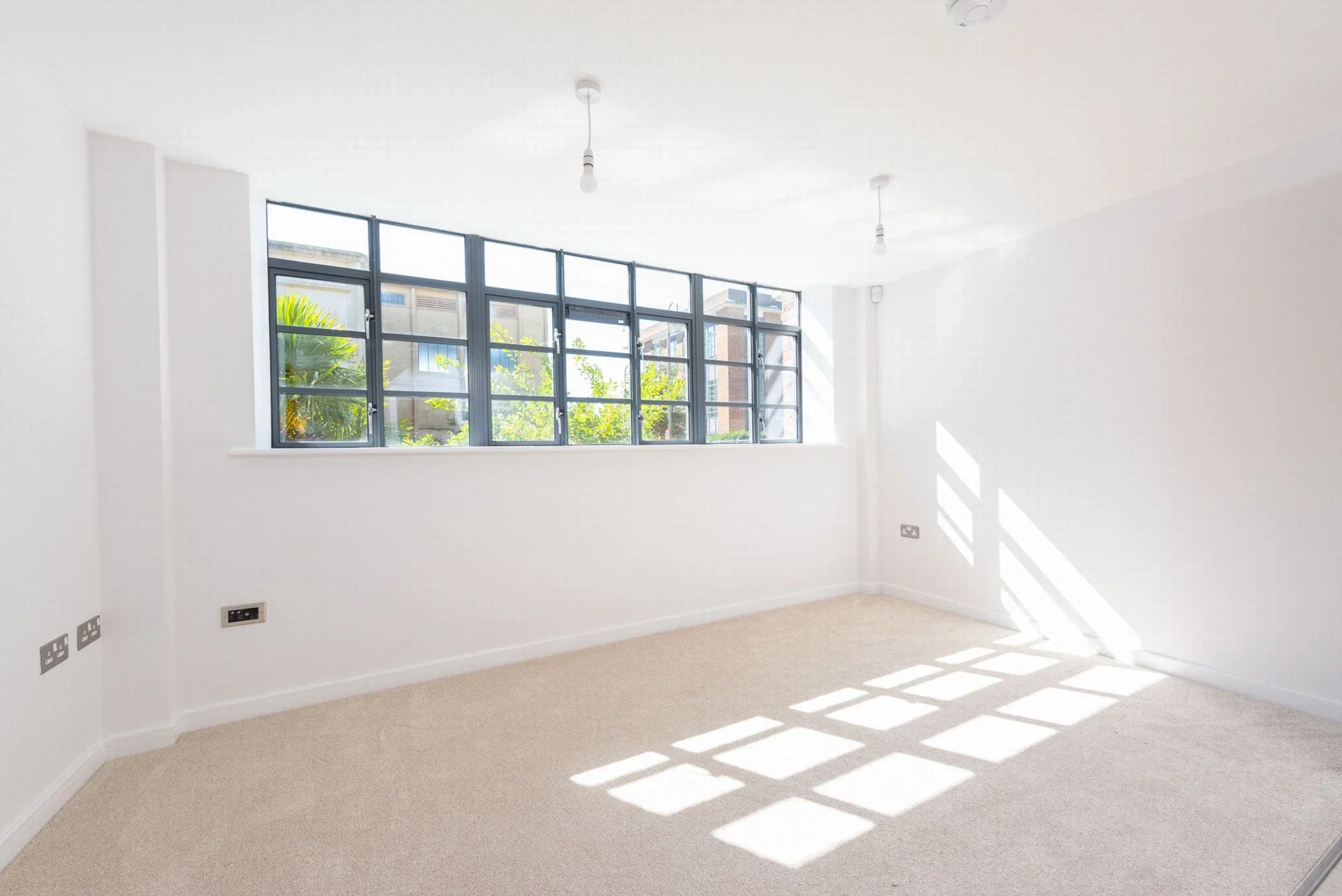 Flat Merlin Road in Rushmoor