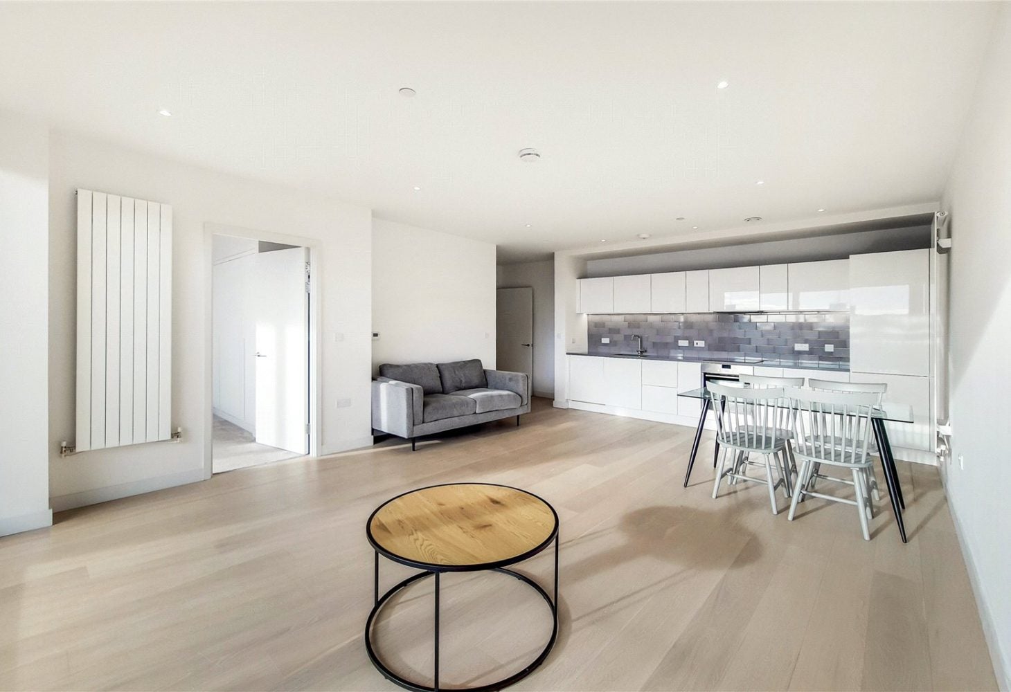 Flat Royal Crest Avenue in London