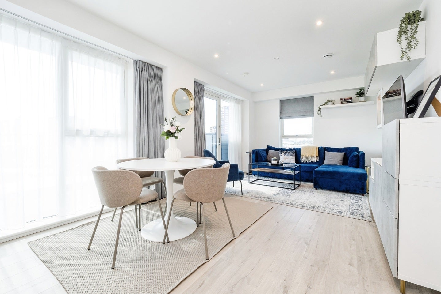Flat Heartwell Avenue in Greater London