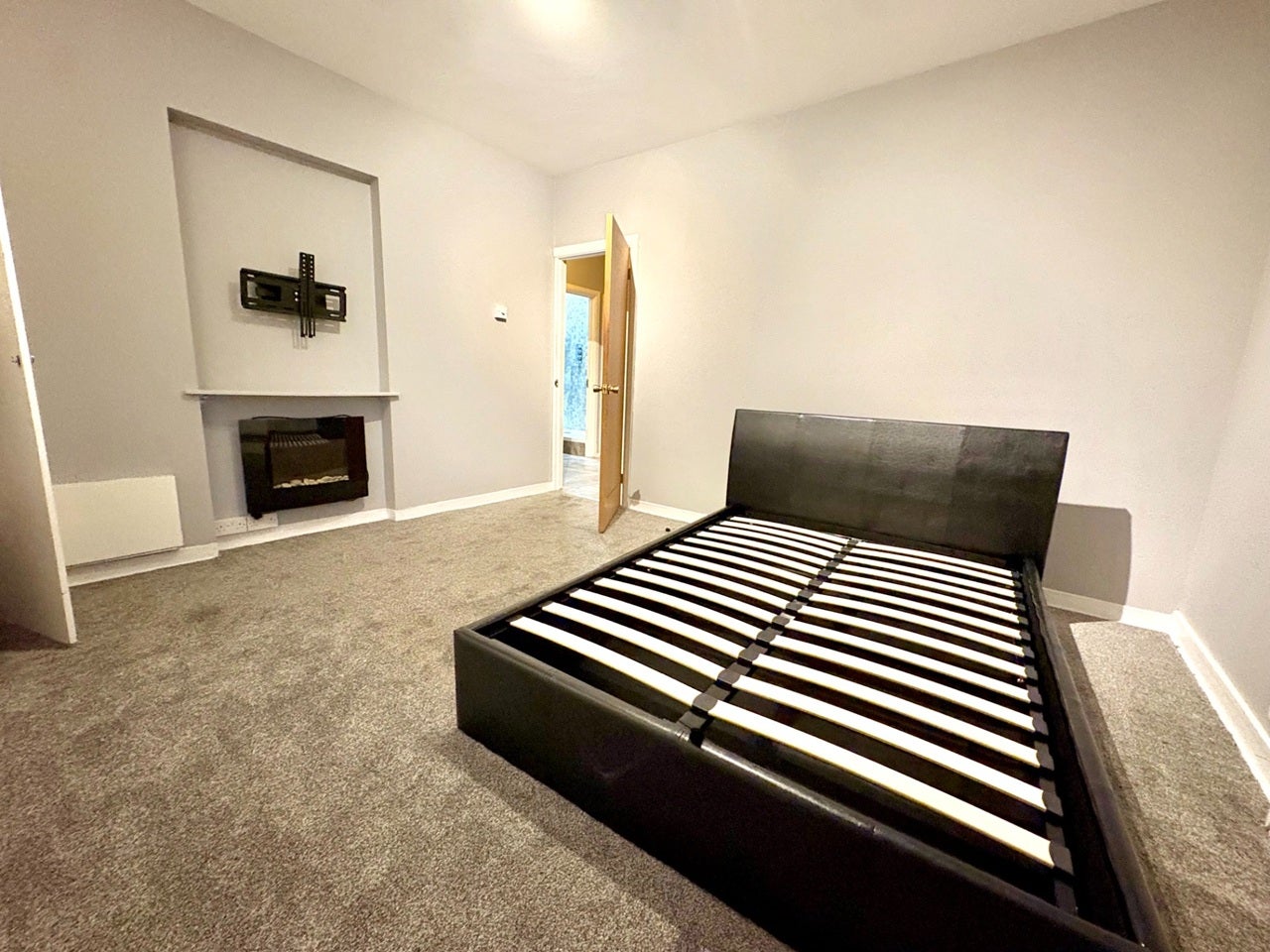 Flat Sherbrooke Road in Greater London
