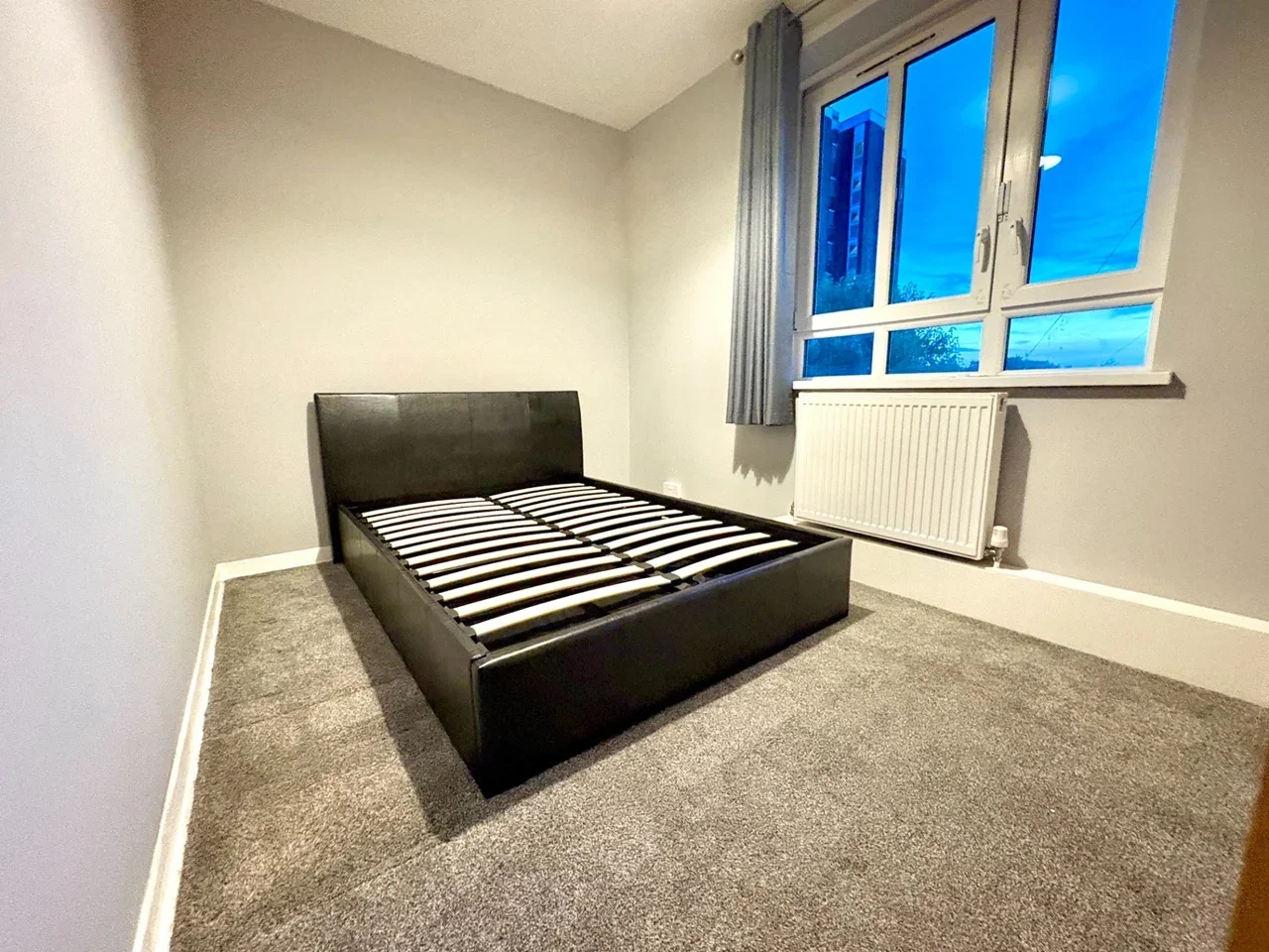 Flat Sherbrooke Road in Greater London