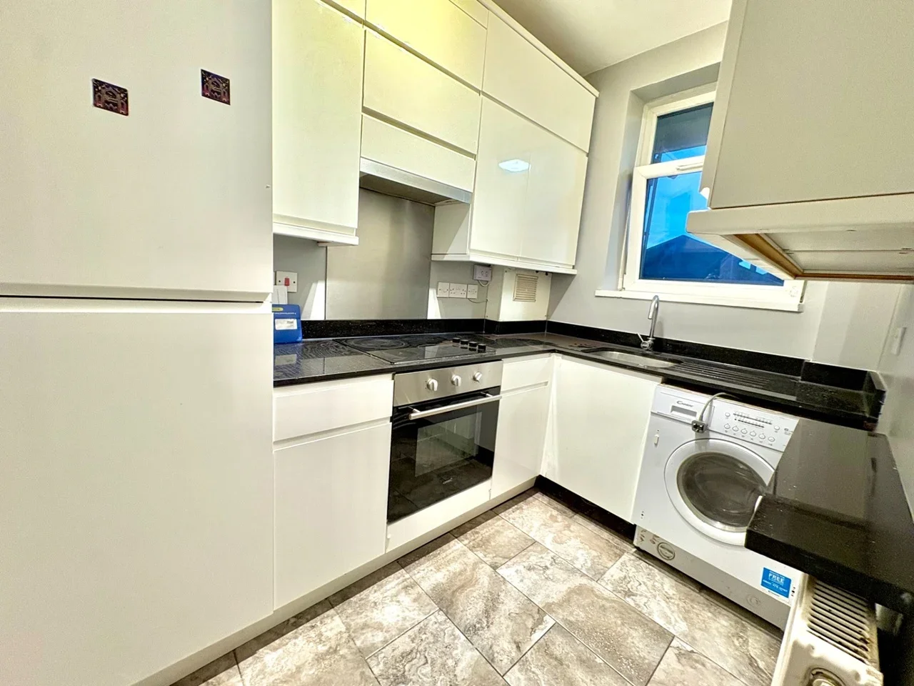 Flat Sherbrooke Road in Greater London