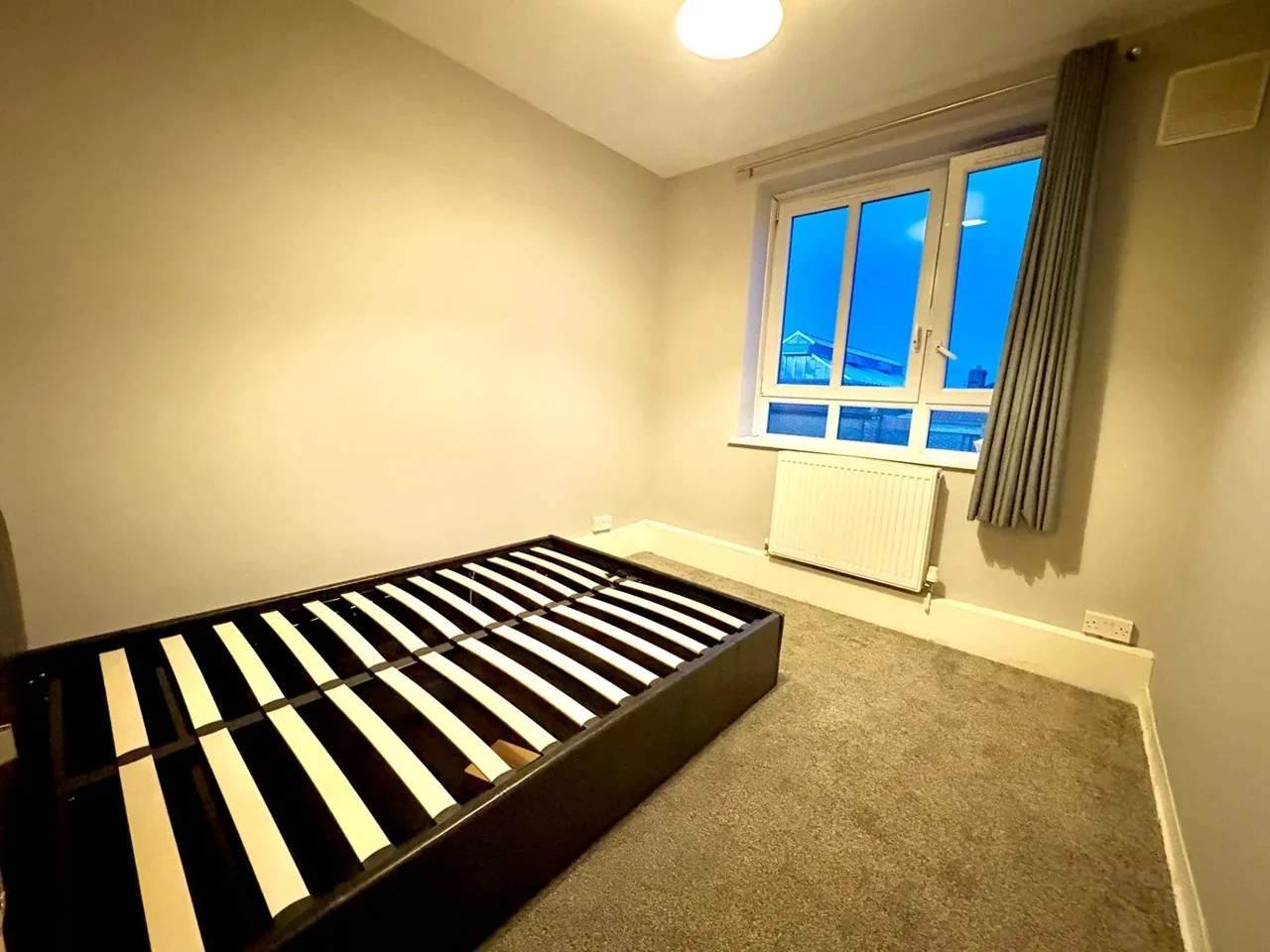Flat Sherbrooke Road in Greater London