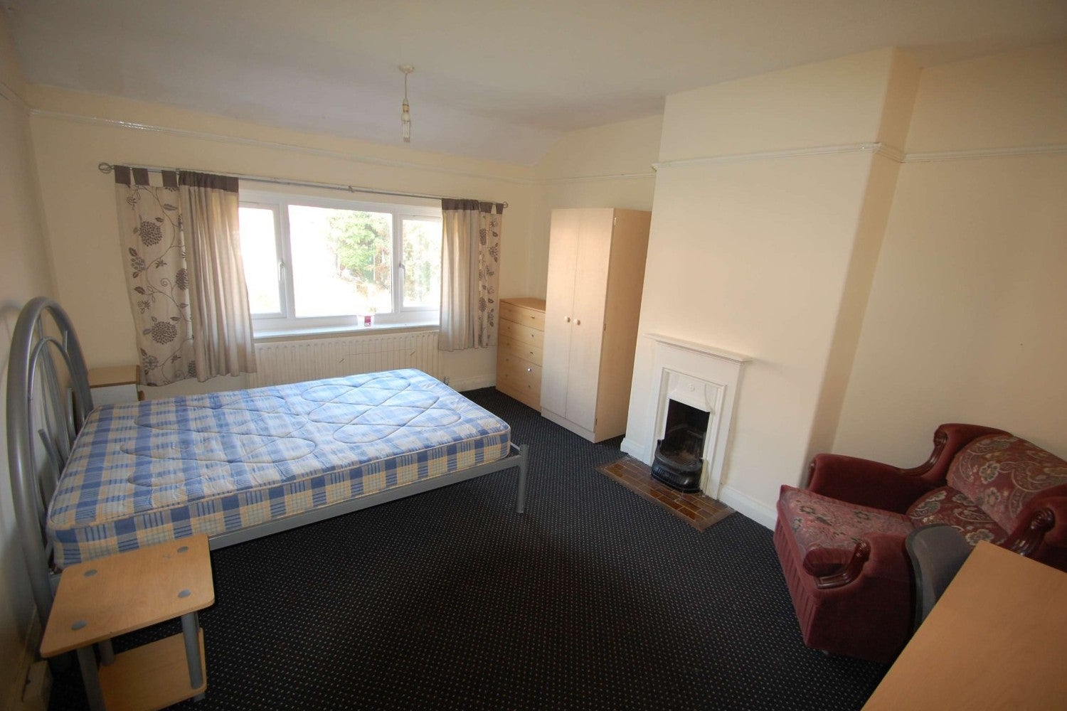 Flat Brudenell Road in Leeds