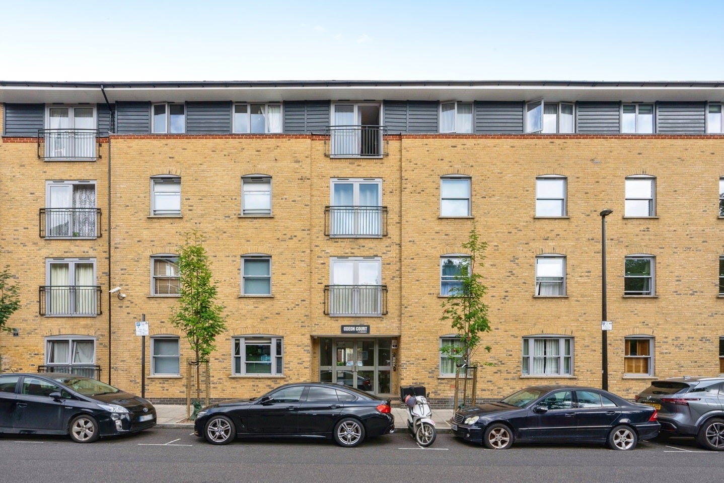 Flat Chicksand Street in Greater London