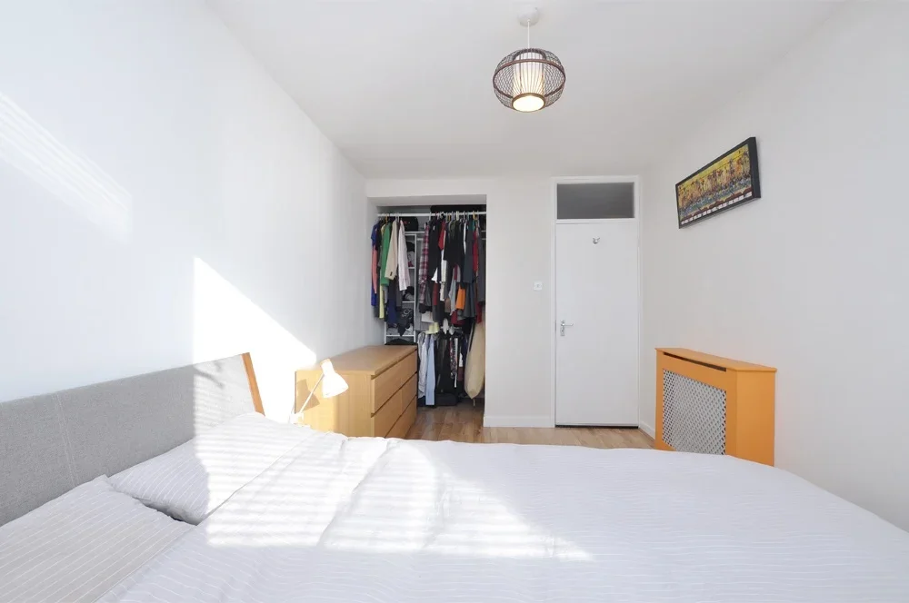 Flat Russett Way in Greater London