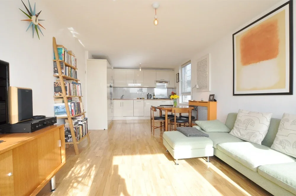 Flat Russett Way in Greater London